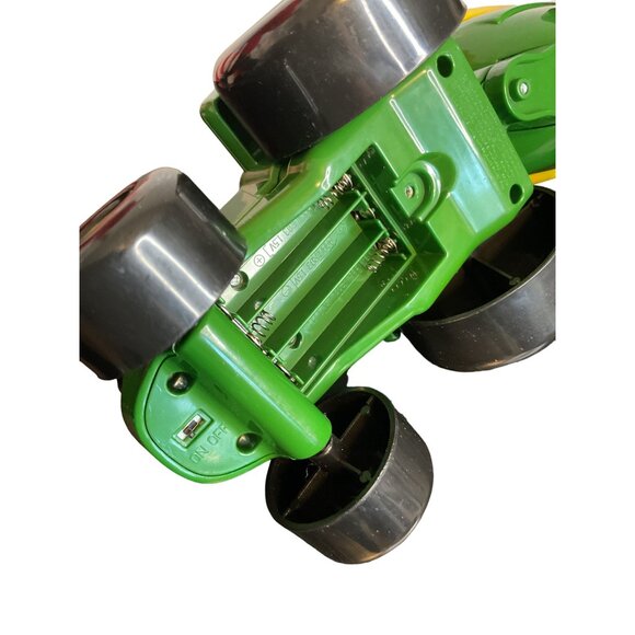 John Deere Old MacDonald Push Tractor with Farmer and Animals Musical - Picture 2 of 6